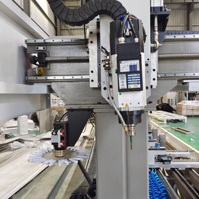 CNC κραμάτων τεσσάρων άξονα αυτόματο επεξεργαμένος στη μηχανή κέντρο για την παραγωγή του τοίχου κουρτινών σπιτιών δωματίων