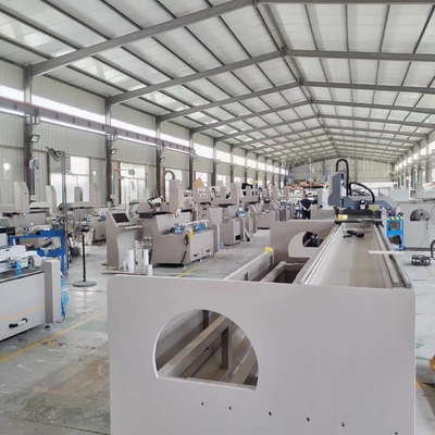 Αλουμινίου CNC κέντρο επεξεργασίας Πώς CNC τρυπεία φρέναρισμα μηχανή εργάζονται σε υλικό κράματος