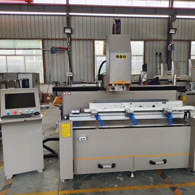 Προσαρμόσιμη 3.5KW * 2 Δύναμη Σπινδέλου Μηχανή Τυποποίησης Τυποποίησης CNC για Αλουμινένιο Δωμάτιο Παραθύρου Και Μινιμαλιστική Κατασκευή Επιπλών