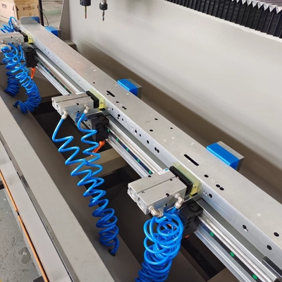 Προσαρμόσιμη 3.5KW * 2 Δύναμη Σπινδέλου Μηχανή Τυποποίησης Τυποποίησης CNC για Αλουμινένιο Δωμάτιο Παραθύρου Και Μινιμαλιστική Κατασκευή Επιπλών