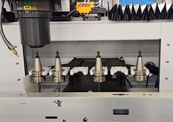 3200mm 3000mm Aluminium UPVC Vertical Spindle CNC Machining Centre μηχανή κατασκευής τοίχων