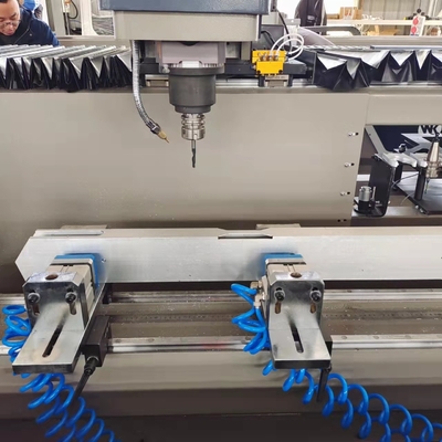 3200mm ATC Αλουμινίου Προφίλ CNC Κέντρο Εργασίας 3 + 1 Άξονας Εργασιακό τραπέζι μπορεί να περιστραφεί σε 3 πλευρές